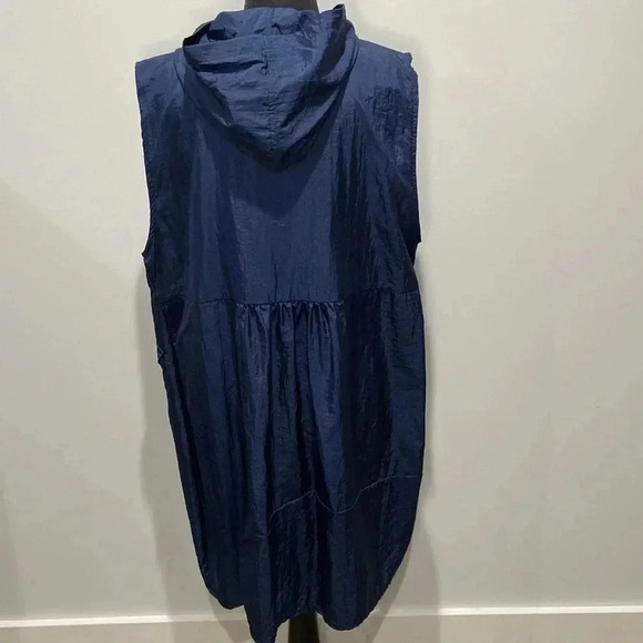 Fenini | Hooded Nylon Sleeveless Zip Up - Picture 3 of 5